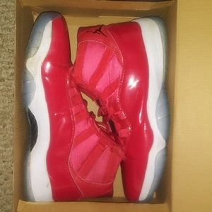 Jordan 11 red
